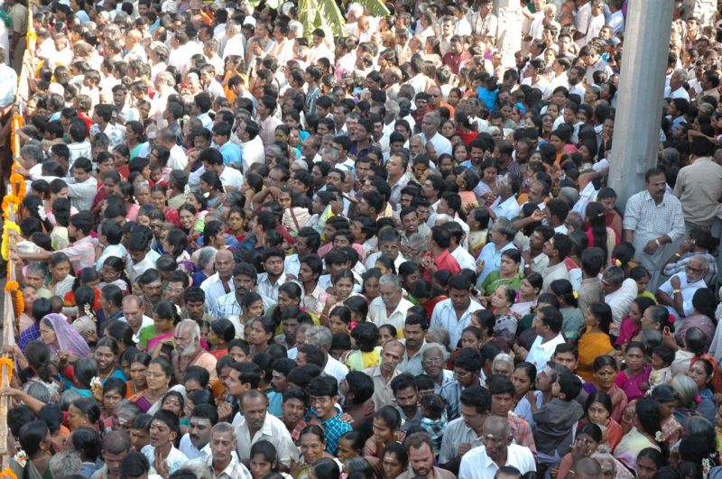 05-Arunachala Deepam
crowds during Karthigai deepam festival
Keywords: Tiruvannamalai;Arunachala;Karthigaideepam;hindufestival